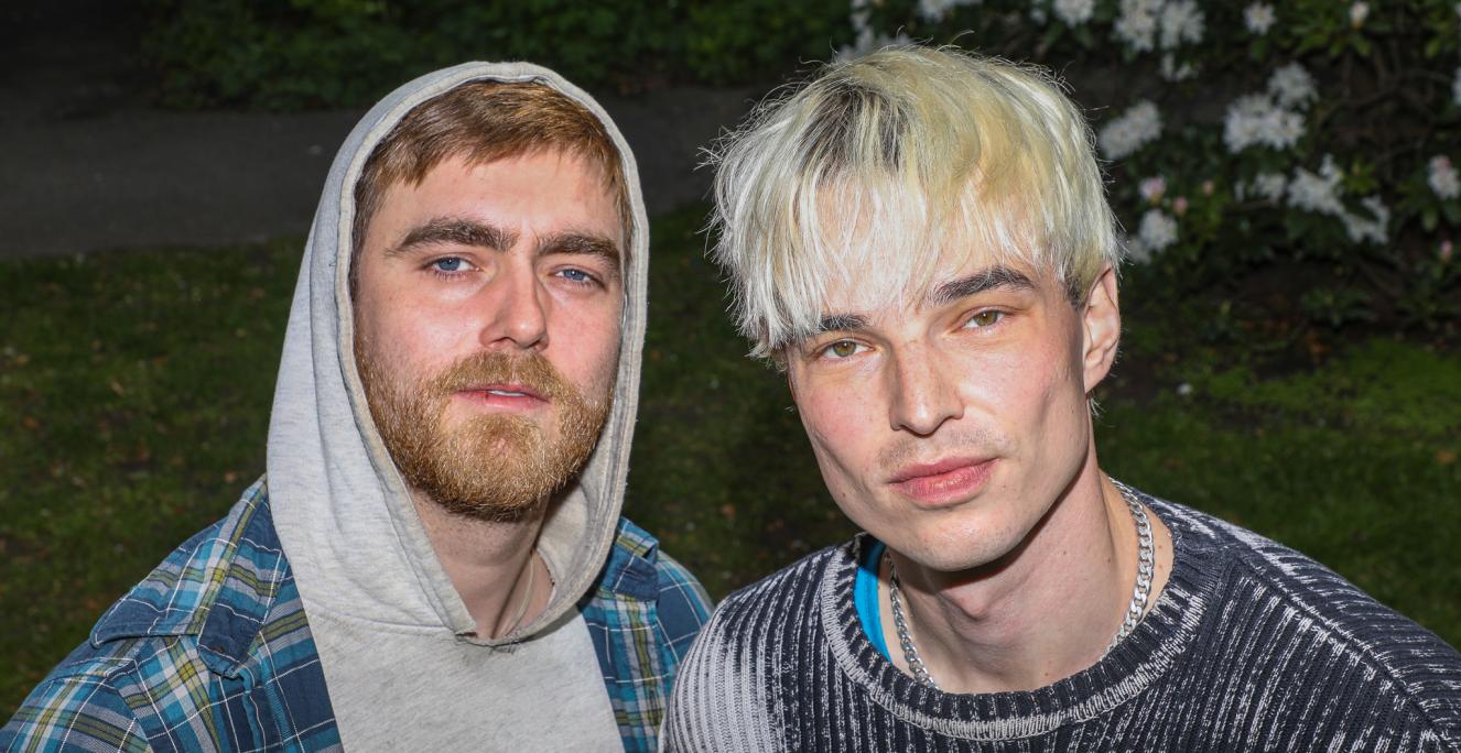 Carl-Erik Gibbert og Kristoffer Jessen er henholdsvis guitarist og forsanger i bandet Søn.