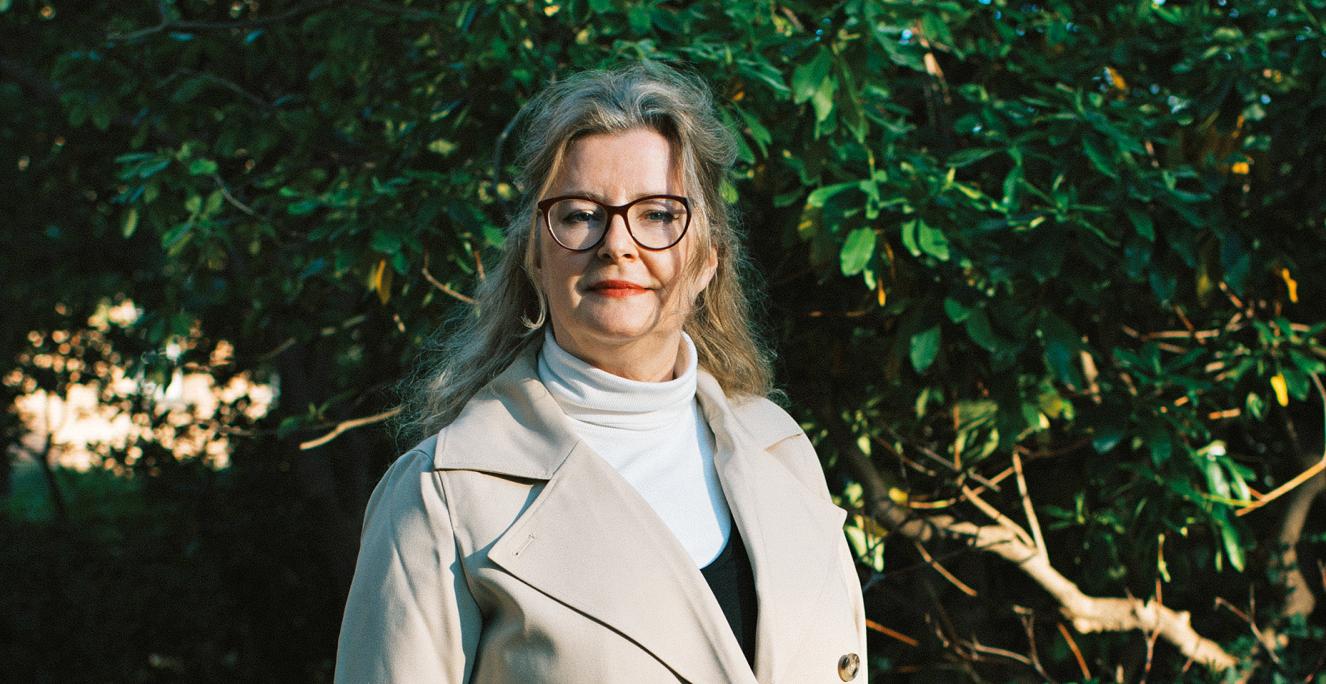 Sydslesvigske Annegret Friedrichsen er forfatter til romanerne ’Porcelænskvinden’ (2020) og ’Astrids somre’ (2022), som begge foregår i både Danmark og Tyskland.