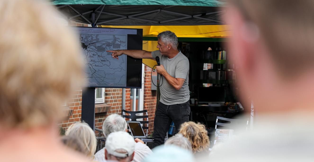 Hans Christian Davidsen, forfatter og kulturredaktør på Flensborg Avis, holdt foredraget 'Nazisternes sidste tilflugt'.