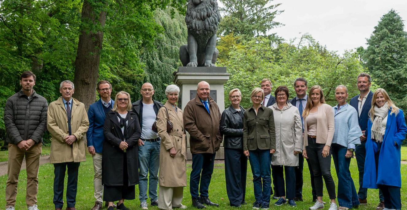 I 2026 deltog 12 politikere, herunder Folketingets formand Søren Gade, i en orienteringsrejse til Sydslesvig.  