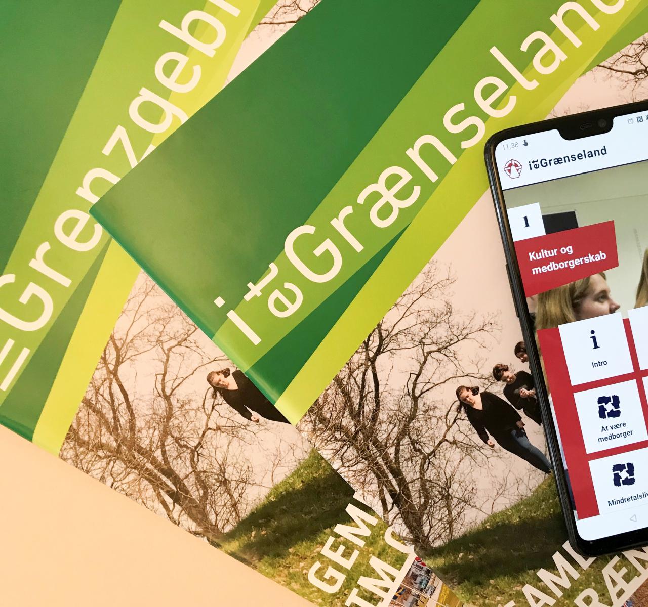 Undervisningssitet ietGrænseland.dk kan kombineres med det tosprogede undervisningshæfte 'I et Grænseland - sameksistens i grænselandet/Im Grenzgebiet - gemeinsames Leben im Grenzgebiet'. 