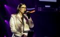 28-årige Helene Frank fra Sydslesvig fremførte fredag aften 'Sotto Voce' af Elisabeth Gjerluff Nielsen ved andet liveshow i X Factor.