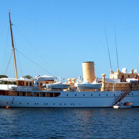 Dronningen besøger Slesvig-Holsten og det danske mindretal den 3. til 6. september på Kongeskibet Dannebrog.