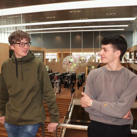 Erik Risvig Nordestgaard (tv.) fra Viborg og George Sebastian Furtuna fra Egtved har valgt at tage 10. klasse i Sydslesvig