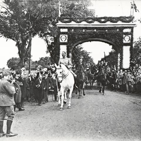 Heldigvis dvæler bogen ikke ved Kong Christian 10.’s ridt over grænsen, skriver den tyske anmelder Jan Schlürmann i sin anmeldelse af ‘Genforeningen’ af Hans Schultz Hansen. Foto: Holger Damsgaard/Det Kongelige Bibliotek (Fra bogen)