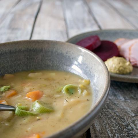Gule ærter er den traditionelle spise, når der afholdes afstemningsfester i Sønderjylland den  10. februar hvert år.