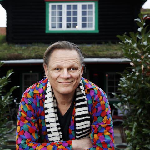 “Jeg glæder mig til Genforeningen med publikum!", skriver Sigurd Barrett i en kommentar.