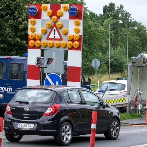 Siden midten af marts har den dansk-tyske grænse været lukket på grund af den frygtede coronaepidemi. Her ses kontrol ved grænsen ved Padborg i 2016.   Siden midten af marts har den dansk-tyske grænse været lukket på grund af den frygtede coronaepidemi. Her ses kontrol ved grænsen ved Padborg i 2016.