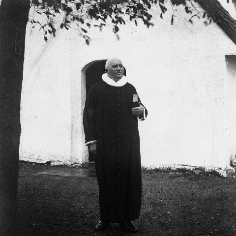 “Schwarz er så sammensat, at han viser sig at være en mønstercase på grænselands-præsterne”, skriver Kristian Ditlev Jensen i sin anmeldelse af dr.theol. Martin Schwarz Laustens bog om sin morfar, grænselandspræsten Martin Schwarz, der var født i Ditmarsken i 1872 og døde i Sønderborg i 1945.