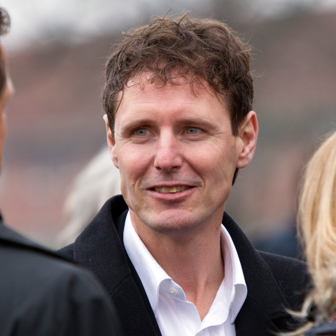 Flemming Povlsen, tidligere fodboldlandsholdspiller, har spillet i bl.a. 1. FC Köln og Borussia Dortmund. Er i dag fodboldkommentator på Canal 9, Discovery Network Danmark. 