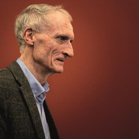 Bertel Haarder (V) er medlem af Folketinget og er opvokset på Rønshoved Højskole i Sønderjylland.