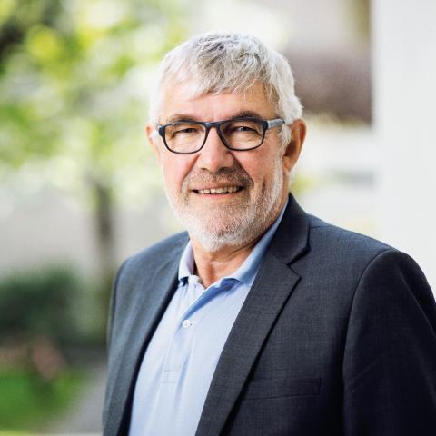 "Grænseforeningen vil være med til at bygge bro hen over grænsen", skriver Knud-Erik Therkelsen, generalsekretær i Grænseforeningen, i en kommentar. 