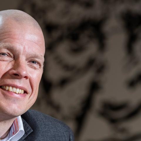 ”Man kan roligt tilmelde sig, for vi har styr på coronareglerne”, lyder det fra Mads Rykind-Eriksen, der er forstander på Rødding Højskole. ”Man kan roligt tilmelde sig, for vi har styr på coronareglerne”, lyder det fra Mads Rykind-Eriksen, der er forstander på Rødding Højskole.