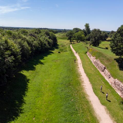 Den nye bog om Danevirke, der har titlen ’Danevirke – Danmarks fødselsattest og verdens kulturarv’, kan købes på Danevirke Museum og på www.danevirkemuseum.de. 