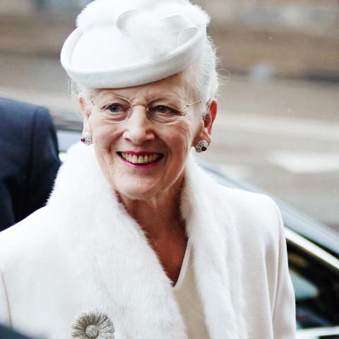 Dronning Margrethes deltagelse ved de officielle genforeningsfestligheder den 13. juni i Sønderjylland dækkes på DR og TV2. Her ses Dronningen ved ankomst til en festgudstjeneste i Københavns Domkirke den 12. januar 2020, da festlighederne i anledning af Genforeningen 2020 blev indledt. 