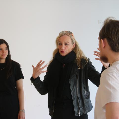 Brigitte Christensen (i midten), der er er manuskriptforfatter og teaterinstruktør, har stået bag workshops i Aarhus og København med Grænseforeningens Kulturmødeambassadører. 