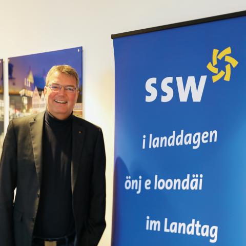 Lars Harms, der er et af tre landdagsmedlemmer for det dansk-frisiske mindretalsparti SSW i Kiel, er fortrøstningsfuld forud for landdagsvalget i Slesvig-Holsten den 8. maj: ”Vi får mindst tre mandater, og vi jubler, når resultatet foreligger”, forudser han.