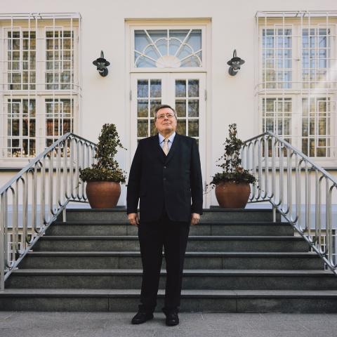 “Generelt oplever jeg en stor interesse for Tyskland i Danmark. Og jeg bliver selv altid mødt med interesse og velvilje. Særligt på økonomi- og samhandelsområdet er der en udtalt interesse”, siger Pascal Hector, der har været Tysklands ambassadør i Danmark siden 26. juli 2021. 