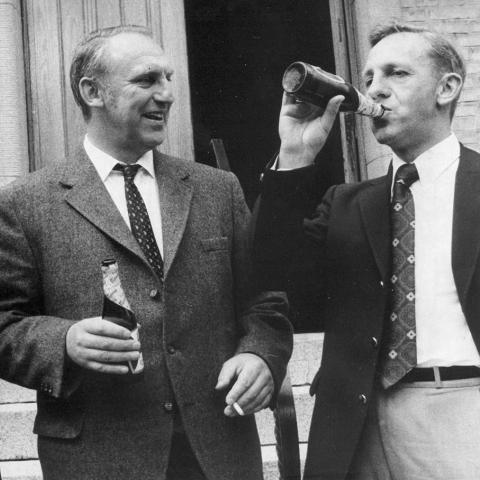 Fuglsang-familien har brygget sønderjysk øl i mange generationer. På billedet er det Iver, Regnar og Sigurd Fuglsang ved præsentationen af en ny øl i 1960’erne.