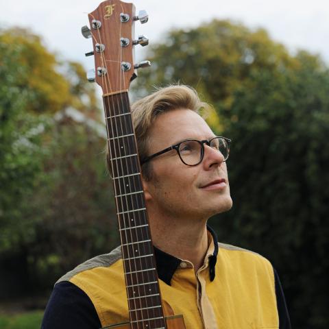 “Kresten Andresens breve er tidløse og rummer skarpe refleksioner, om hvad det vil sige at være ung og have håb og drømme for fremtiden”, siger Lars Malm, der fortolker brevene på 11 nye sange.