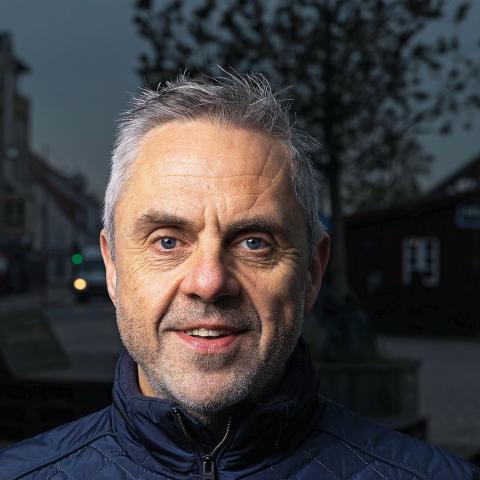 Hans Christian Davidsen er som forfatter ægte indigneret over nazisternes forbrydelser og den straffrihed, der gjaldt mange, som gik under radereren i Flensborg.