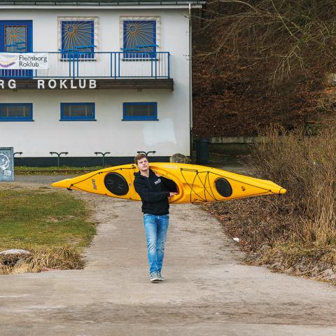Flensborg Roklub hjalp ZDF i den grænseoverskridende tv-serie ‘Venners død’ med både danske og tyske stjerner