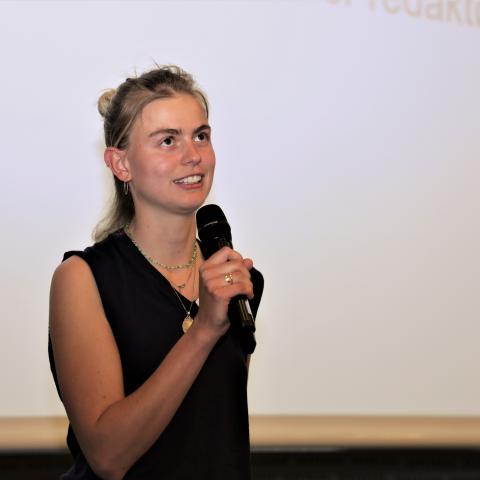 Sydslesvigske Maike Maurer deltog i paneldebatten om mindretalskompetencer på Grænseforeningens Sendemandsmøde 2023.