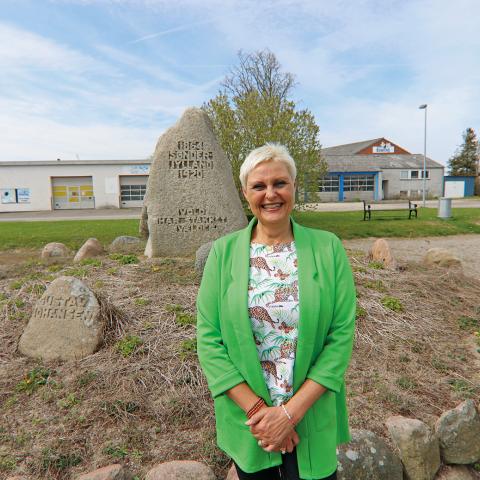 Tine Vægter ved grænsestenen i Nykøbing Falster.