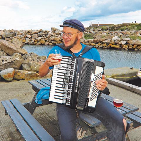Jan Paul har været brygmester for Svaneke Bryghus i 18 år. Nu skal han videre ud i verden.