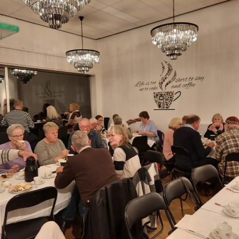 Mange af deltagerne til det sønderjyske kaffebord i Sejers Konditori i Sorø den 7. november havde fundet frem til arrangementet på Facebook.