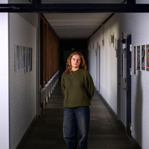 Hannah Sølbeck Fink har på det tyske gymnasium i Aabenraa flere venner, der har gået i grundskolen i Tyskland. Hun forstår på dem, at der er mere udenadslære og mindre frihed i undervisningen end i Danmark. Hun er desuden en del af Grænseforeningens elevambassadørkorps.