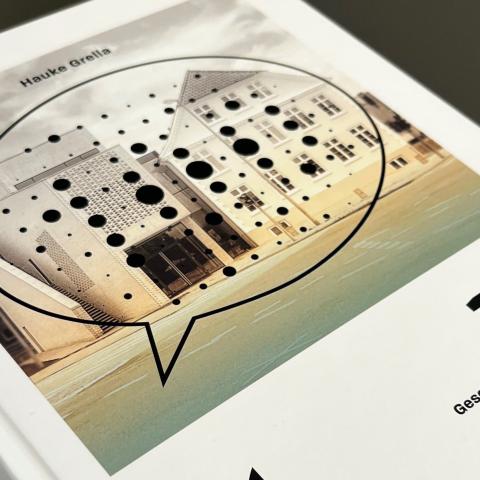 Bogen ’100 Geschichten aus dem Deutschen Museum Nordschleswig‘ fortæller om genstande, som knytter sig til det tyske mindretal. Bogen ’100 Geschichten aus dem Deutschen Museum Nordschleswig‘ fortæller om genstande, som knytter sig til det tyske mindretal.