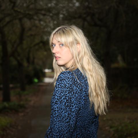 Greta Schenk er født i Husum i Nordtyskland. I dag bor hun i Nordvestkvarteret i København.