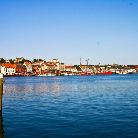 Siden 18. marts har Flensborg Havn huset en ny færge, der sejler mellem Sønderborg og Flensborg.