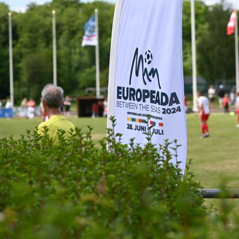 Nu skal der spilles fodbold i det dansk-tyske grænseland. På søndag begynder Europeada, fodboldslutrunden for Europas mindretal.
