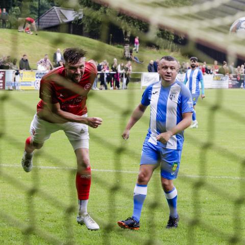 Sydslesvigs herrer vandt 9-0 mod Pobeda i den første kamp, der blev spillet i Slesvig. 