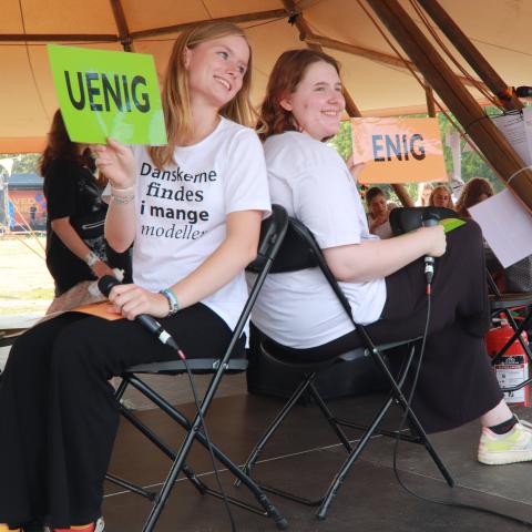 Johanne og Arwen går i gymnasiet på A.P. Møller Skolen i Slesvig, et af to danske gymnasier i Sydslesvig.