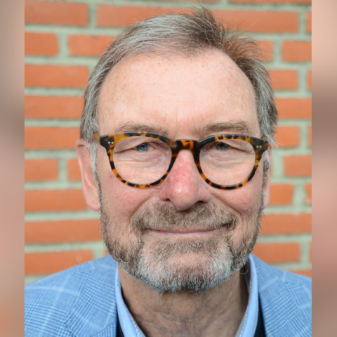 Jørn Buch er cand.phil. i historie fra Aarhus Universitet. Fra 1994-2013 var han lektor i historie på Haderslev Seminarium. Jørn Buch er cand.phil. i historie fra Aarhus Universitet. Fra 1994-2013 var han lektor i historie på Haderslev Seminarium.