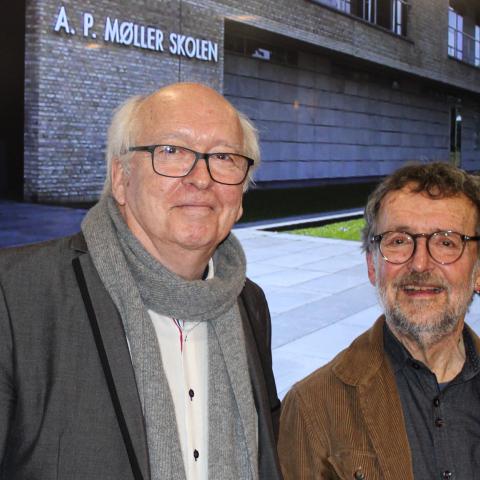 Jon Hardon Hansen og Flemming Stentoft står bag en ny dokumentarfilm om indvielsen af A.P. Møller Skolen i Slesvig i 2008.