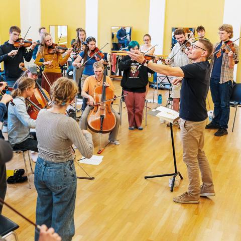 Harald Haugaard dirigerer folkBALTICA