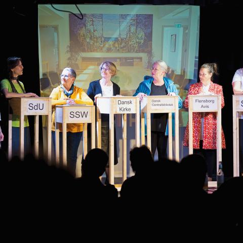 Hvad er det ved Sydslesvig og det danske mindretal, som er svært at slippe? Det undersøger Rasmus Meyer, kommunikationschef i Sydslesvigsk Forening (SSF) og ivrig debattør, i et nyt teaterstykke, der indeholder både kærlighed og kritik til hjemstavnen.