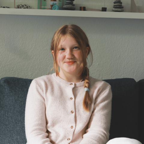 Det var godt at have en reservesøster, siger sydslesvigske Madita (t.h.) om at have besøg derhjemme og i skolen af danske Nanna (t.v.). De to var udvekslingselever og boede og gik i skole sammen en uge i Danmark og en uge i Tyskland. Det var godt at have en reservesøster, siger sydslesvigske Madita (t.h.) om at have besøg derhjemme og i skolen af danske Nanna (t.v.). De to var udvekslingselever og boede og gik i skole sammen en uge i Danmark og en uge i Tyskland.