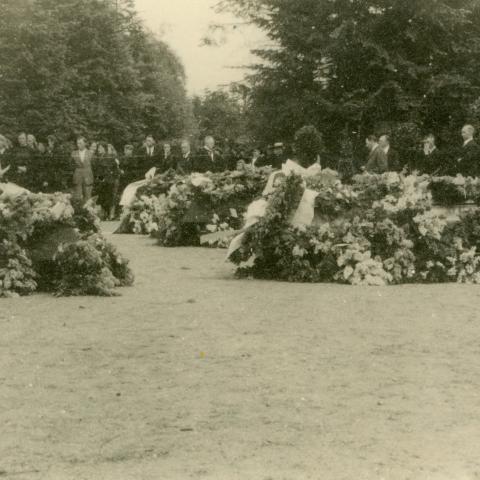 Mindehøjtideligheden på Fredshøj Kirkegård i Flensborg blev dansk uden tysk heil og honnør. 