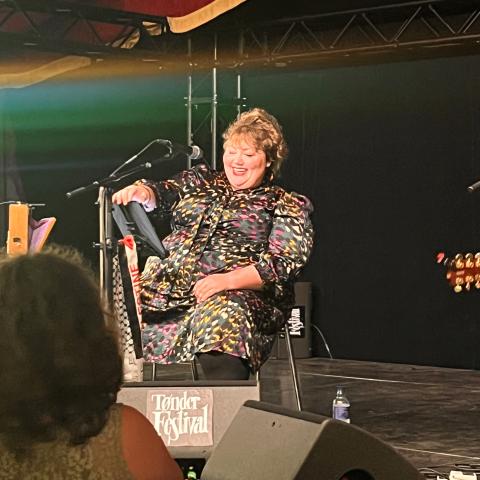 Irske Ríoghnac Connolly sang på gælisk.