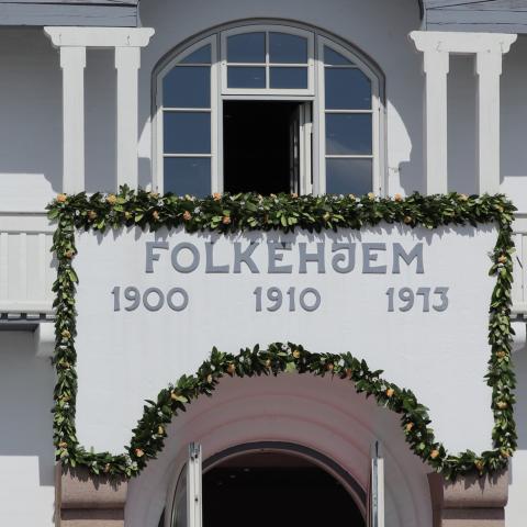 Folkehjem er i dag forsamlingshus, kursuscenter, restaurant og bibliotek.