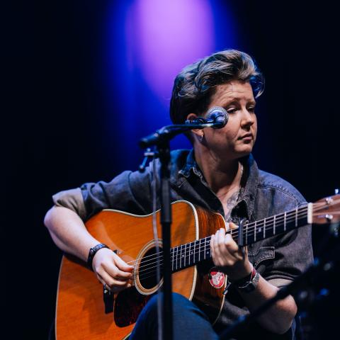 Sønderjyske Rikke Thomsen deltog i Minority Language Songwriters' Circle på Tønder Festival i 2025.