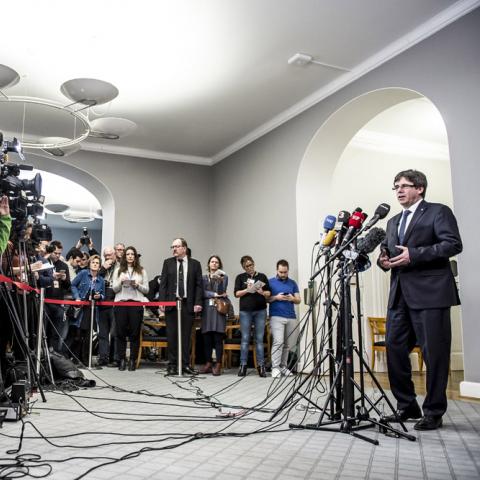 Kan denne mand udløse en dominoeffekt i Europa? Den catalonske præsident Carles Puigdemont under et pressemøde på Christiansborg efter sit besøg i København i januar 2018. Europa-ekspert Uffe Østergaard mener, at den catalonske separatisme vil forværre forholdet mellem nationale mindretal og EU.