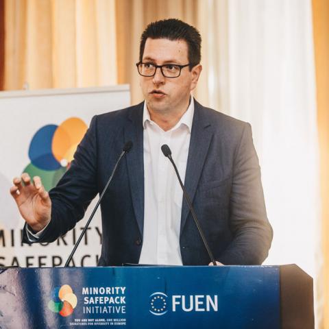 ”I øjeblikket er der ingen EU-lovgivning, der beskytter de nationale mindretal, deres sprog og deres kultur, fordi det henhører under de enkelte medlemsstater. Det ville ikke være et problem, hvis medlemsstaterne gjorde deres arbejde, men det er ikke tilfældet”, siger Loránt Vincze.