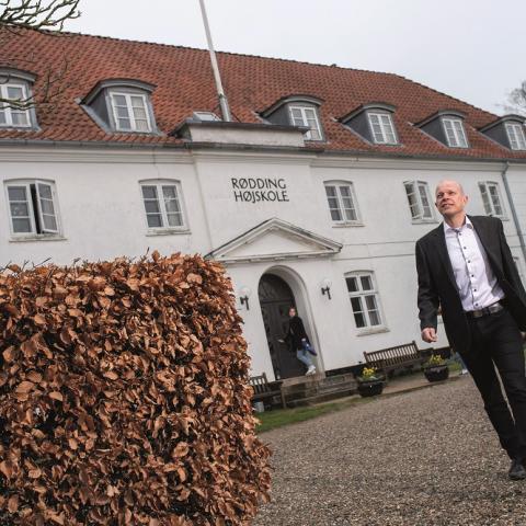Mads Rykind-Eriksen har siden 2007 været forstander på Rødding Højskole, der fejrer 175 års jubilæum i år som Danmarks ældste højskole. 