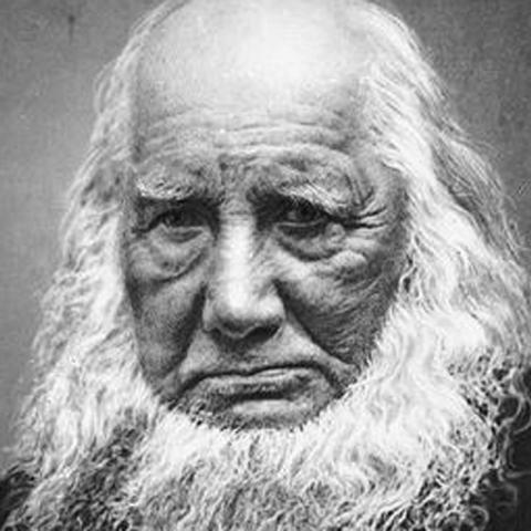 Nikolai Frederik Severin Grundtvig (1783-1872), var dansk digter, præst, historiker, politiker, pædagog og filolog. Grundtvig er ved siden af filosoffen Søren Kierkegaard den betydeligste personlighed i 1800-tallets danske åndsliv. Han har lagt navn til grundtvigianismen, en dansk kirkelig og folkelig bevægelse med rod i hans tanker om kirke og folk. Ove Korsgaards nyeste bog behandler en række emner, hvor Grundtvig stadig har betydning.